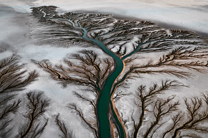 This image has an empty alt attribute; its file name is river-2.jpg